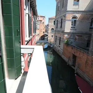 Sunny Canal A/c Wifi , Venecia Italia